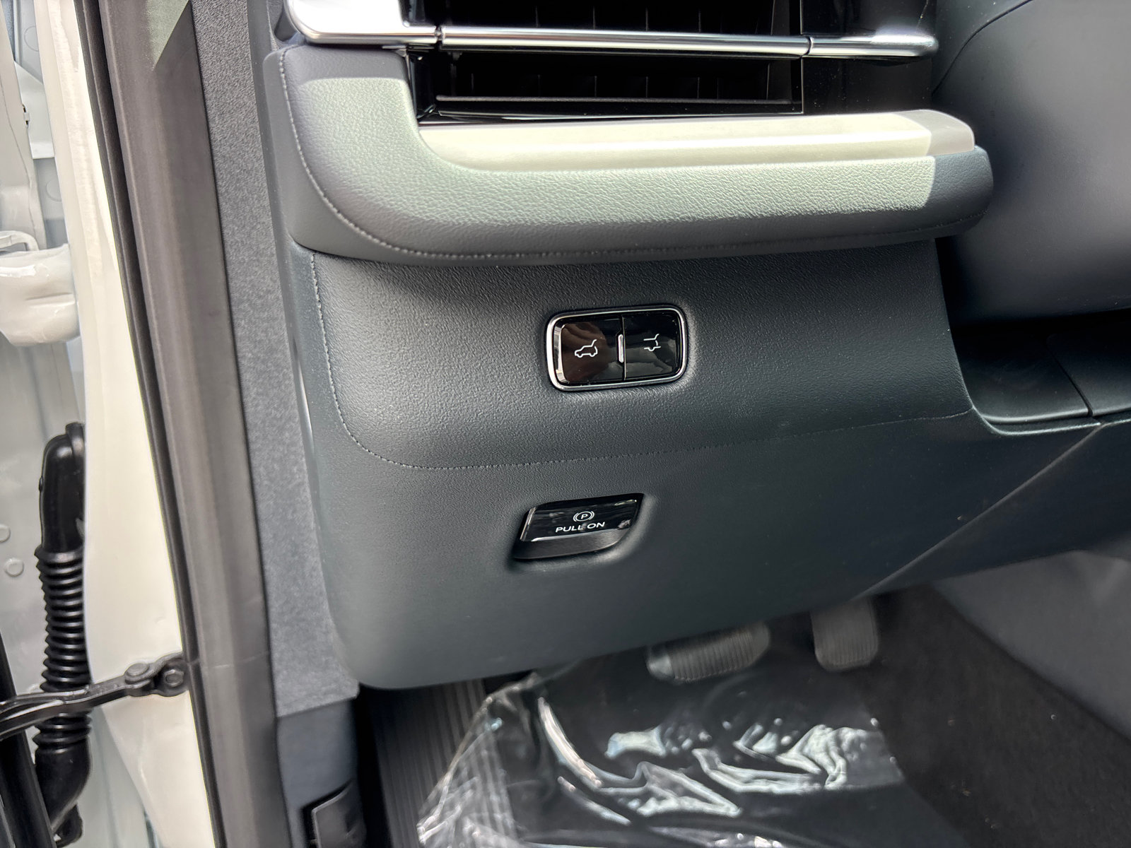 New 2027 Lincoln Navigator Reserve w/ Jet Appearance Package AWD/4WD image 13