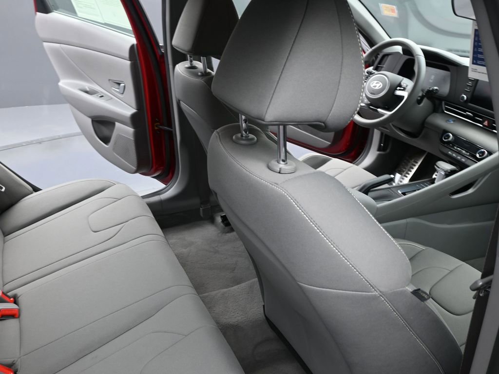 Certified 2025 Hyundai Elantra Sport image 25