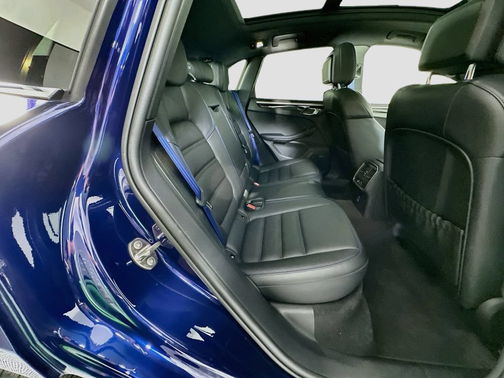Certified 2024 Porsche Macan AWD/4WD image 29