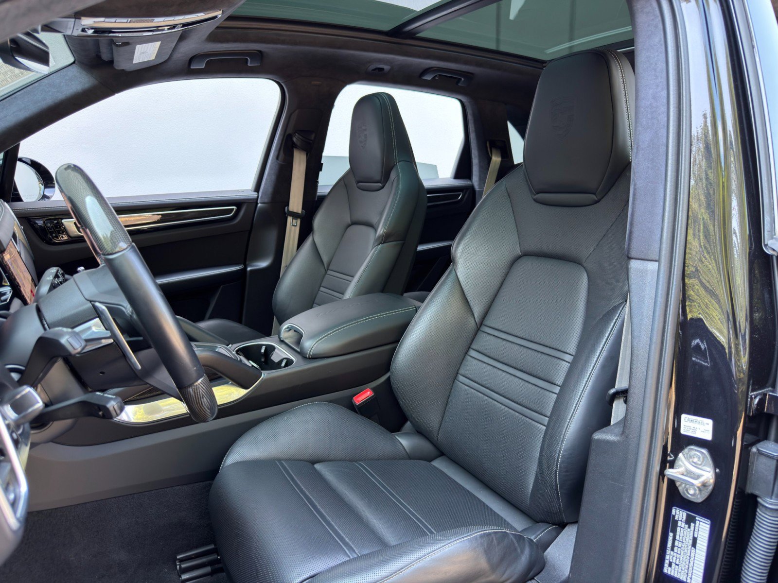 Used 2021 Porsche Cayenne Turbo S image 44