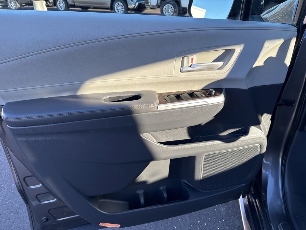 Used 2022 Toyota Sienna XLE image 15