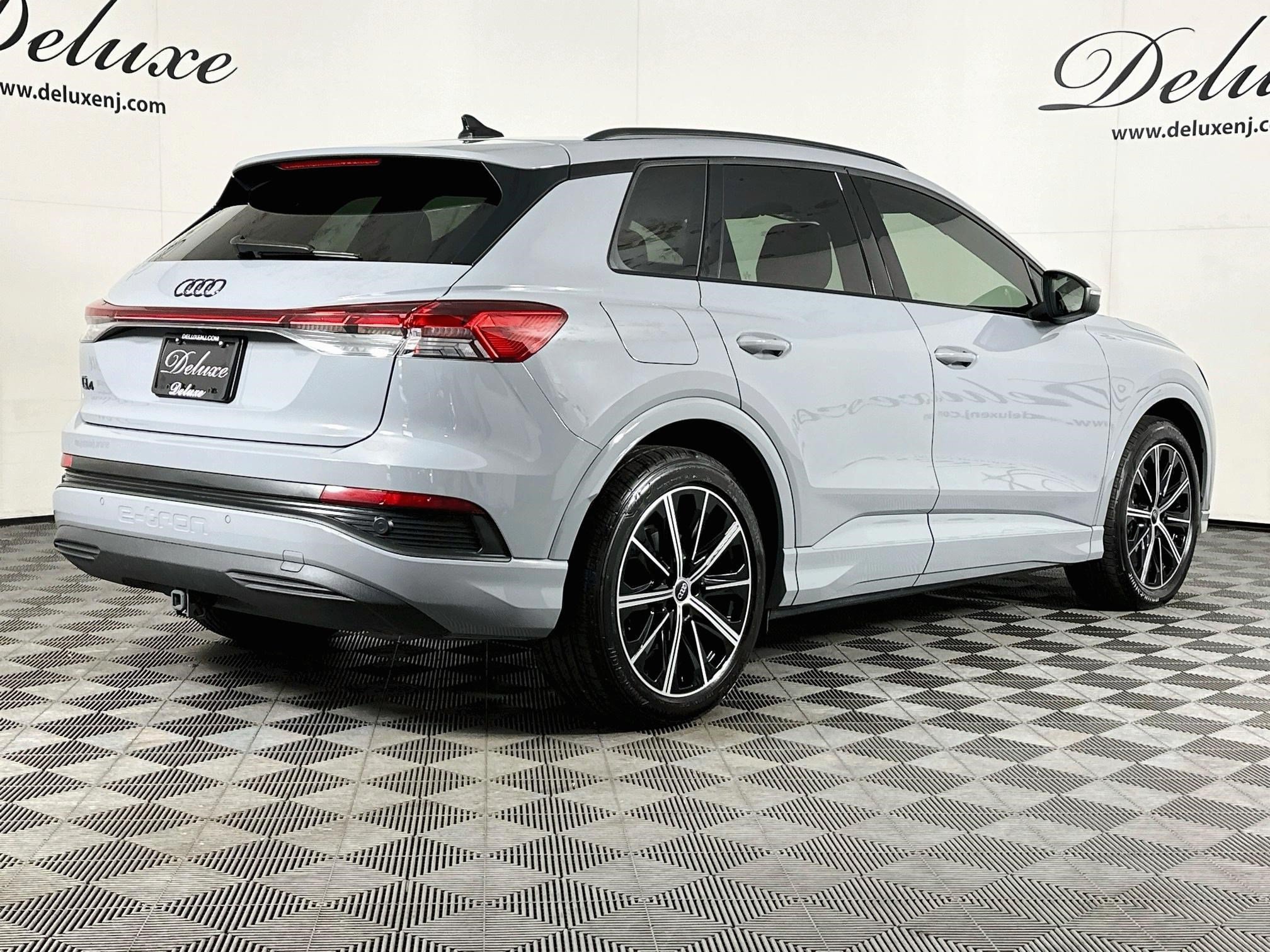 Used 2025 Audi Q4 e-tron Premium Plus w/ Premium Plus RWD image 6