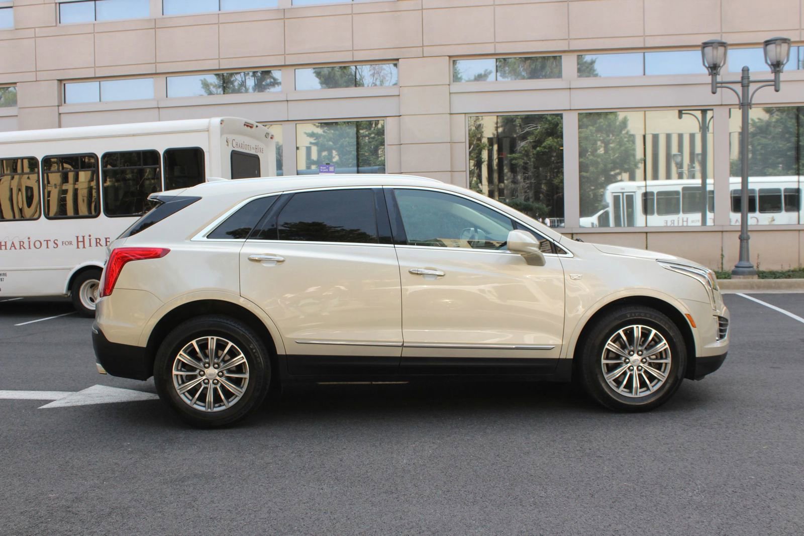 Used 2017 Cadillac XT5 Luxury w/ Driver Awareness Package AWD/4WD image 6