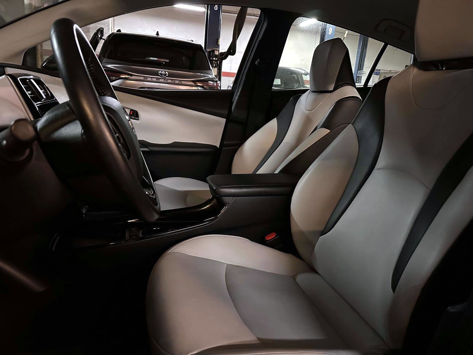 Used 2021 Toyota Prius XLE image 15