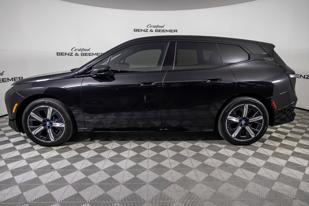 Used 2024 BMW iX xDrive50 w/ Sport Package AWD/4WD image 8