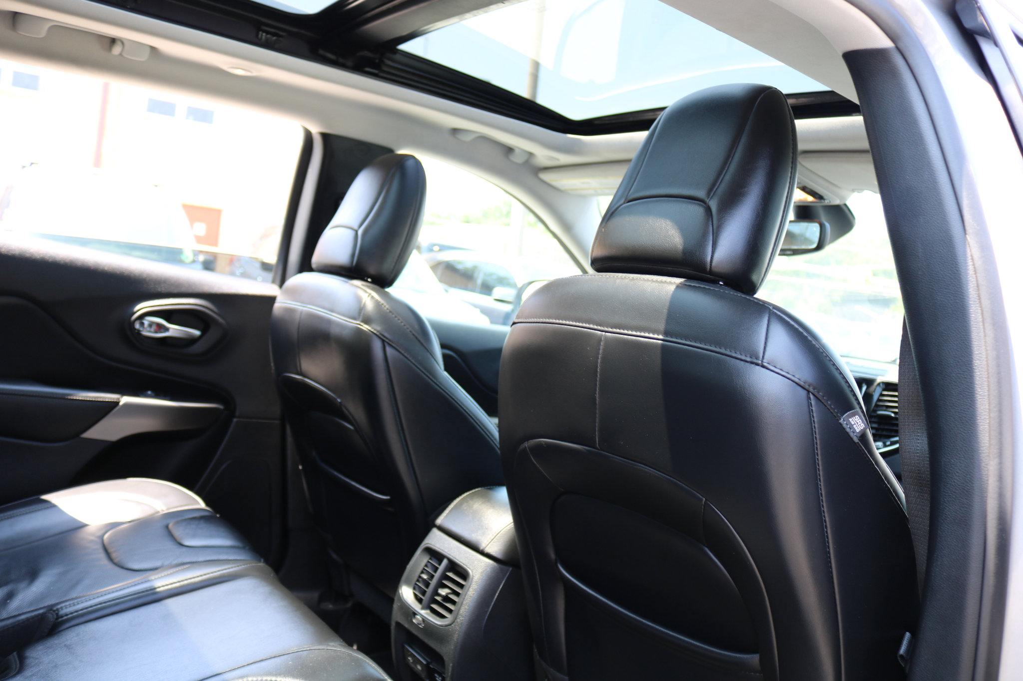 Used 2020 Jeep Cherokee Limited image 49