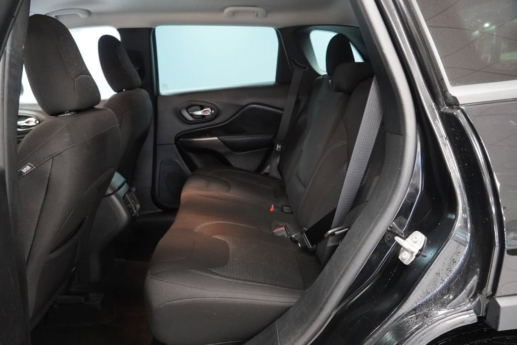 Used 2020 Jeep Cherokee Latitude FWD image 22