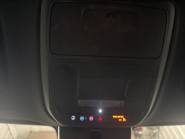 Used 2025 Chevrolet Traverse LT w/ Driver Confidence Package image 36