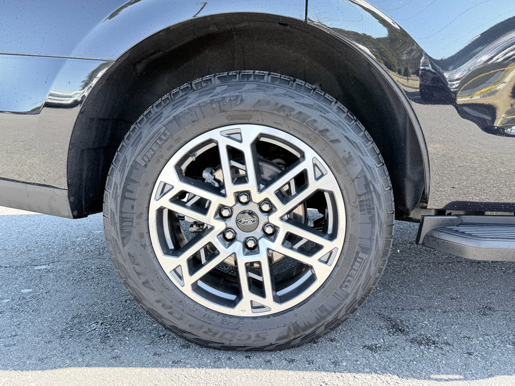 Used 2025 Ford Expedition Active AWD/4WD image 39