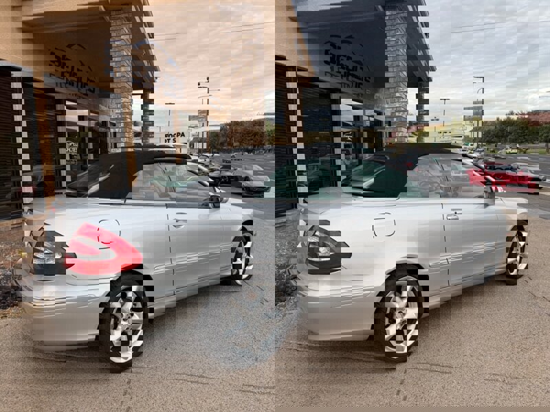 Used 2005 Mercedes-Benz CLK 320 Cabriolet image 28