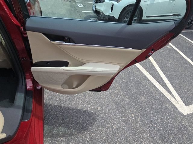 Used 2018 Toyota Camry XLE FWD image 19