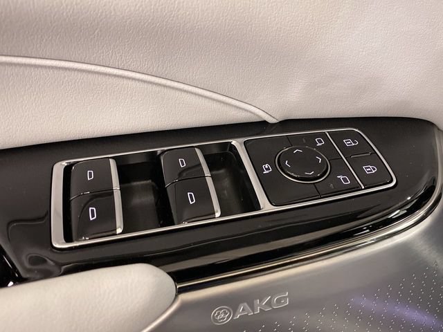 New 2025 Cadillac Lyriq Sport AWD/4WD image 18