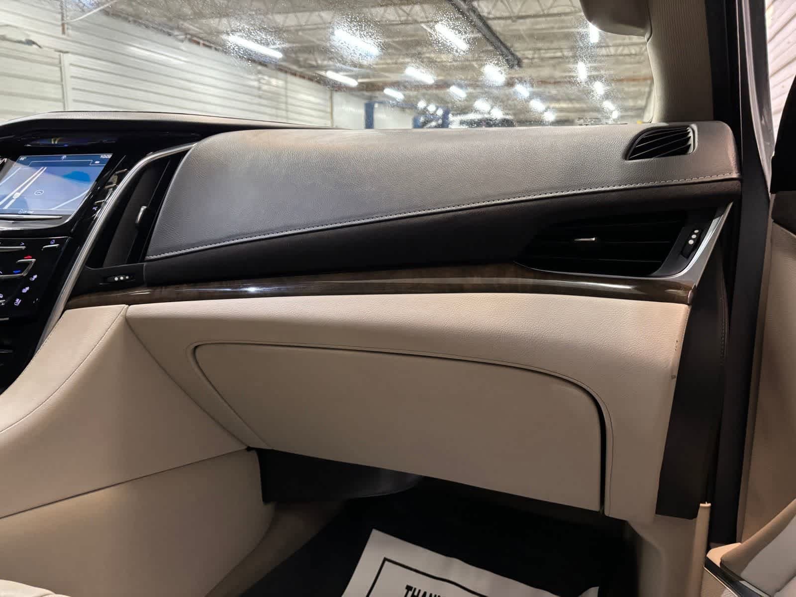 Used 2020 Cadillac Escalade ESV Luxury w/ Escalade Sport Edition AWD/4WD image 31