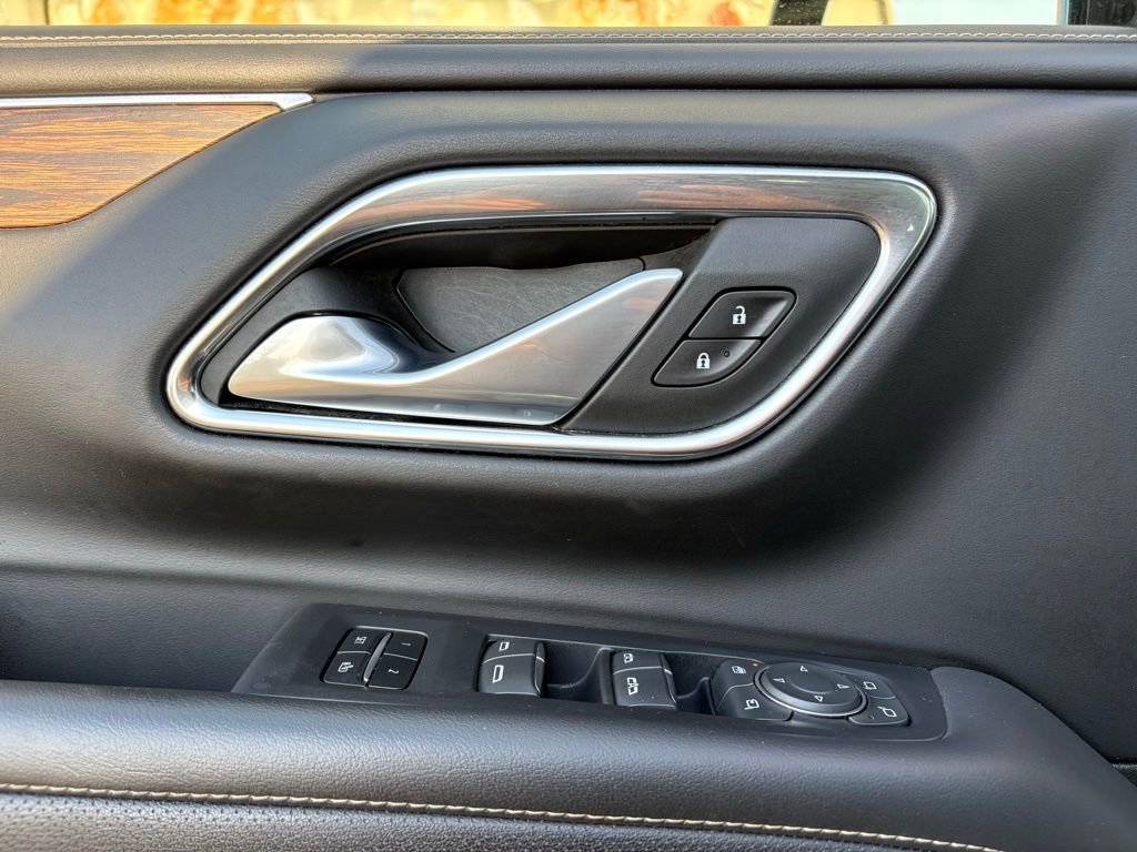 Used 2023 Chevrolet Suburban Premier image 21