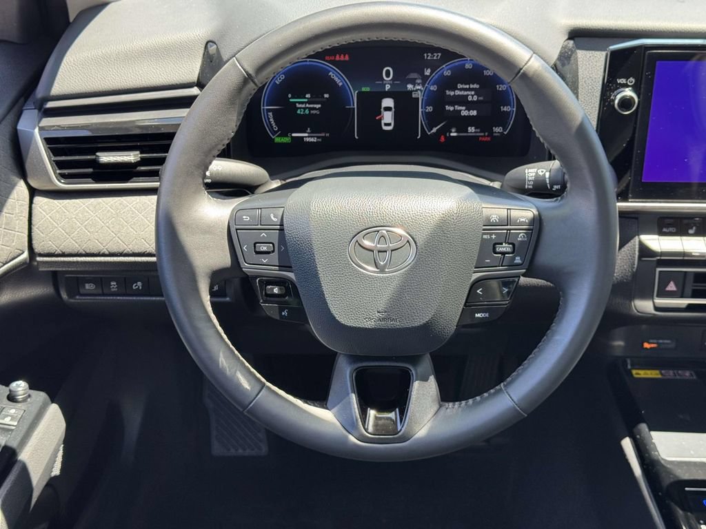 Used 2025 Toyota Camry XLE FWD image 13