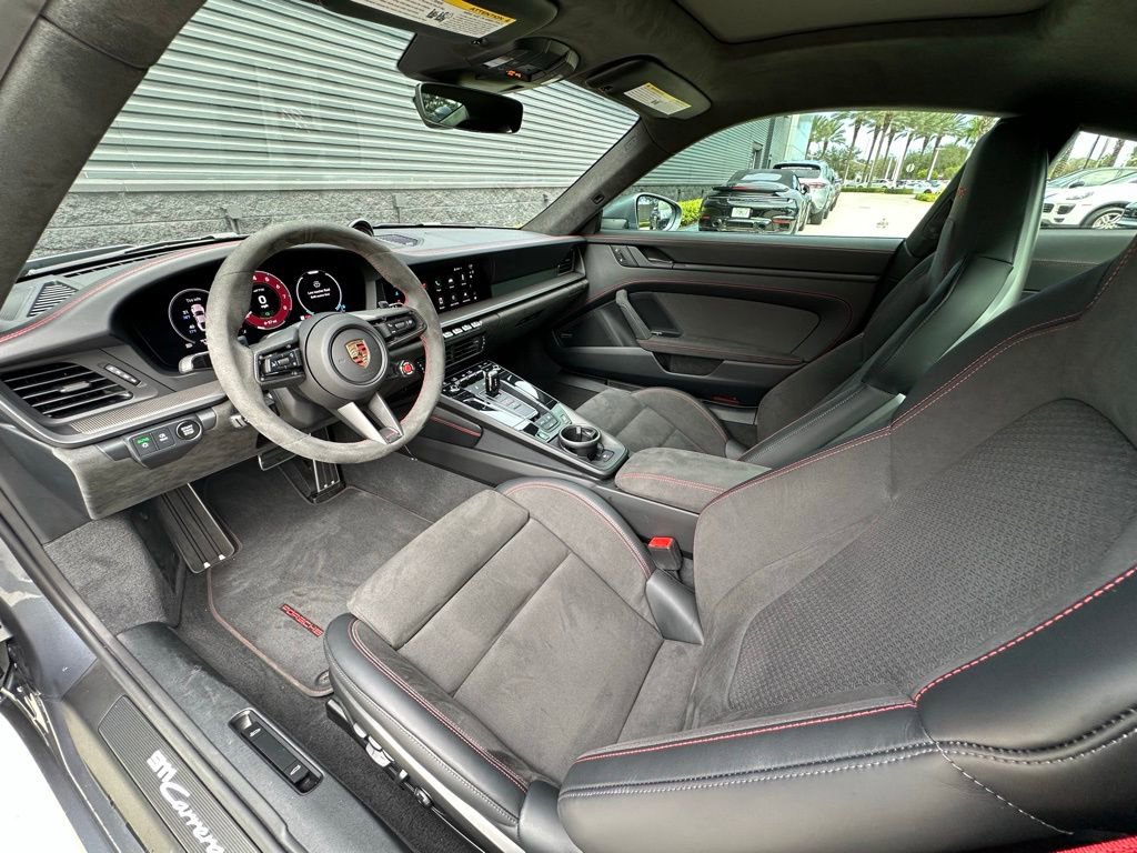 Used 2025 Porsche 911 Carrera GTS image 4