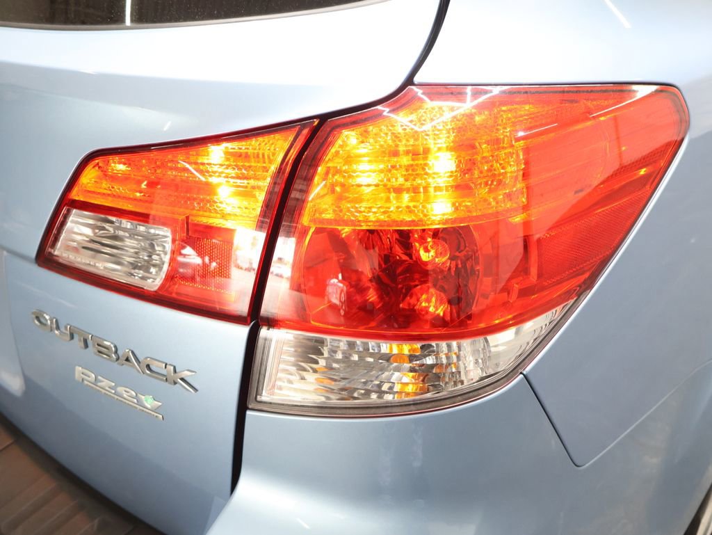 Used 2012 Subaru Outback 2.5i Limited AWD/4WD image 28