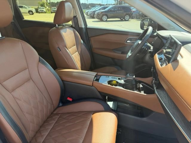 Used 2025 Nissan Rogue Platinum w/ Platinum Premium Package FWD image 17