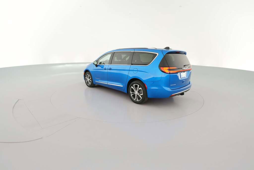 New 2026 Chrysler Pacifica Pinnacle w/ Trailer Tow Group image 8