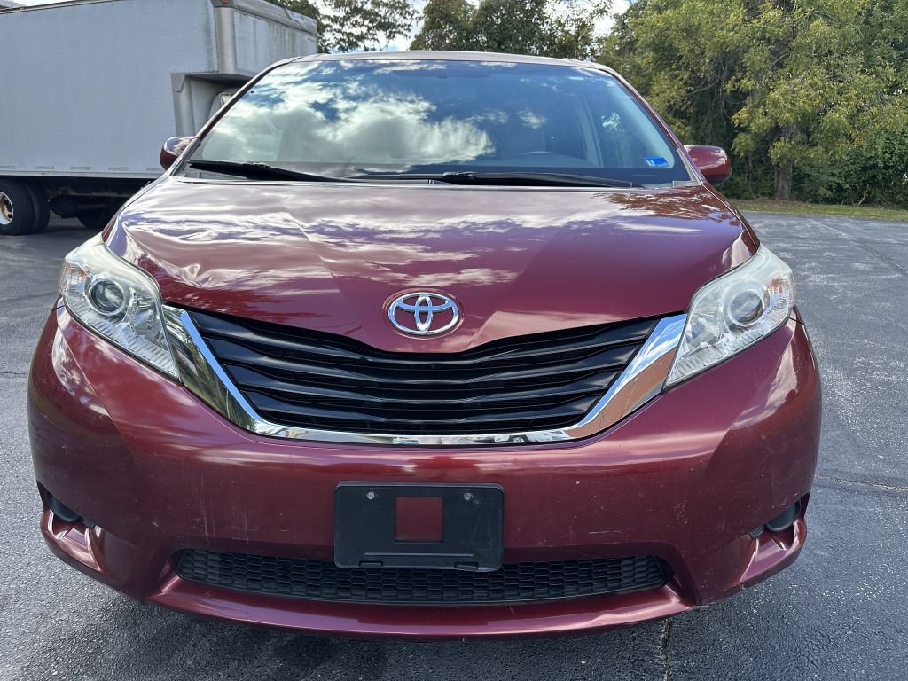Used 2014 Toyota Sienna LE FWD image 9