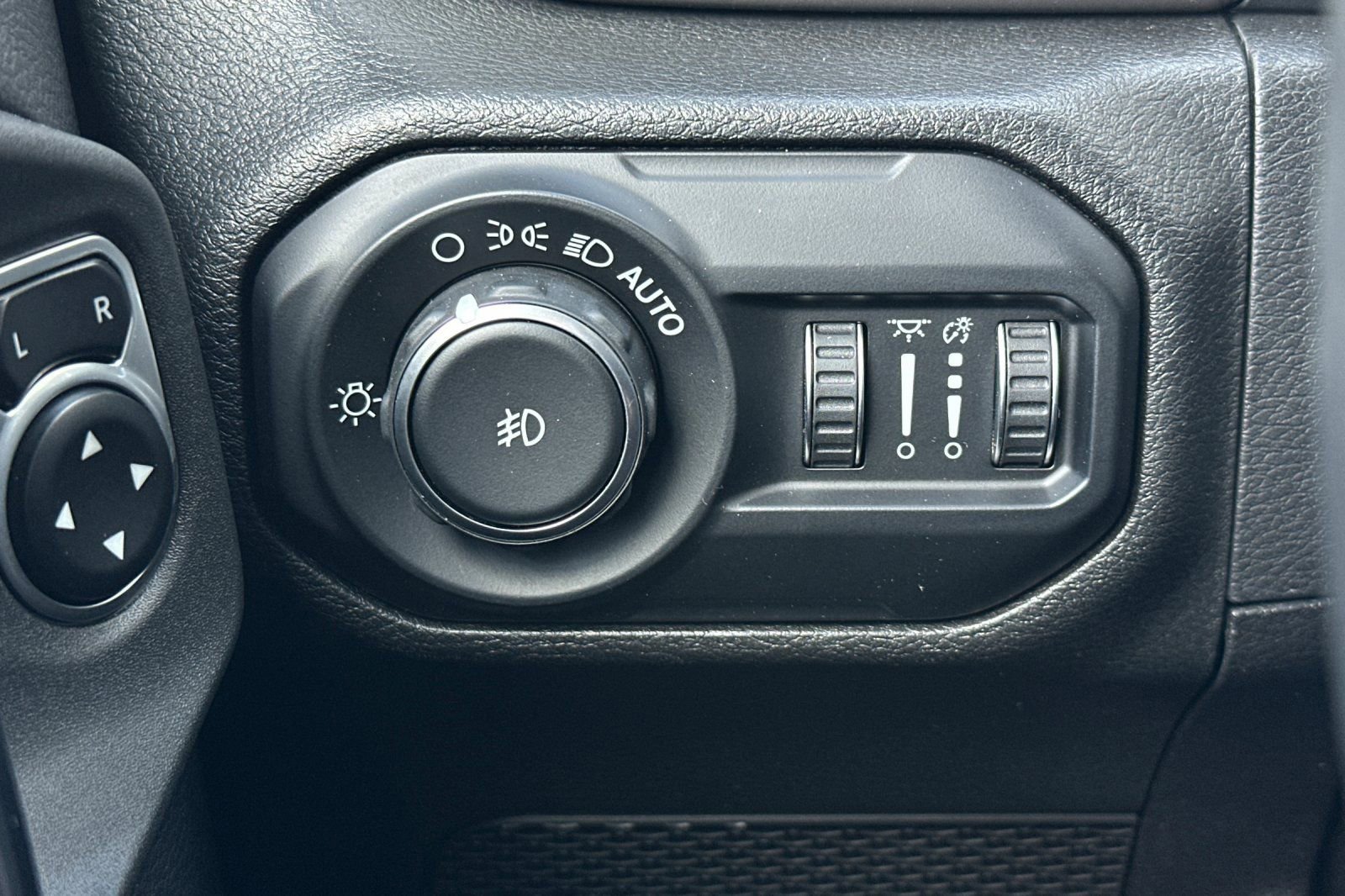 Used 2018 Jeep Wrangler Unlimited Rubicon AWD/4WD image 30