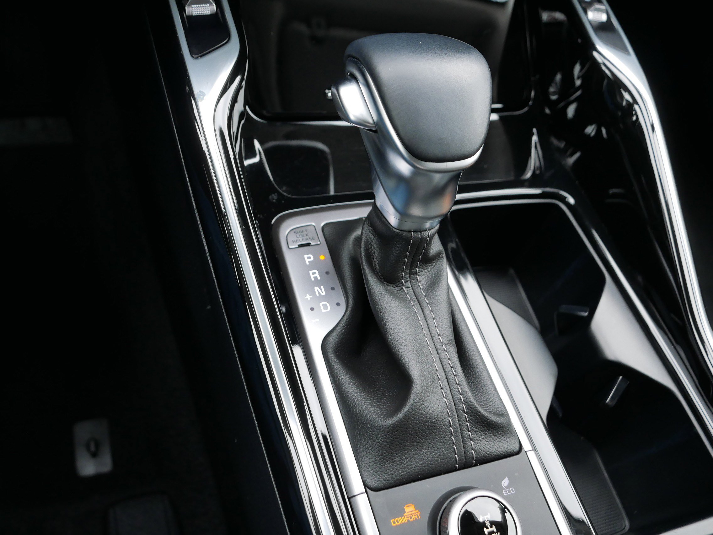 Certified 2023 Kia Sorento SX image 24