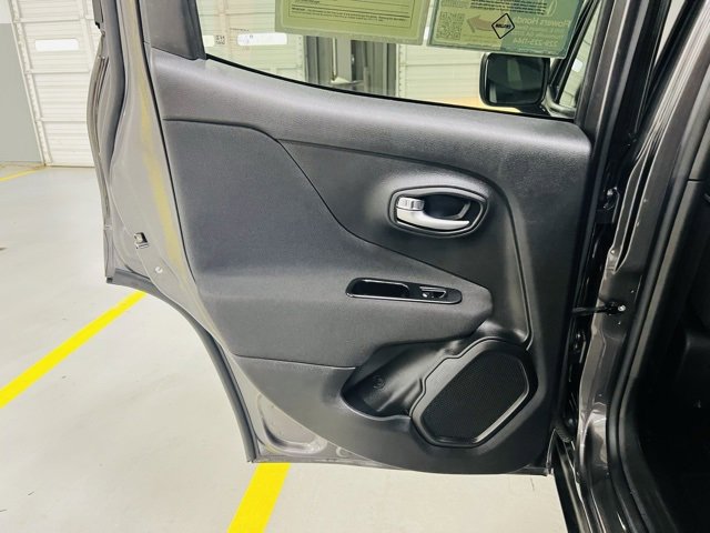 Used 2021 Jeep Renegade Latitude image 25