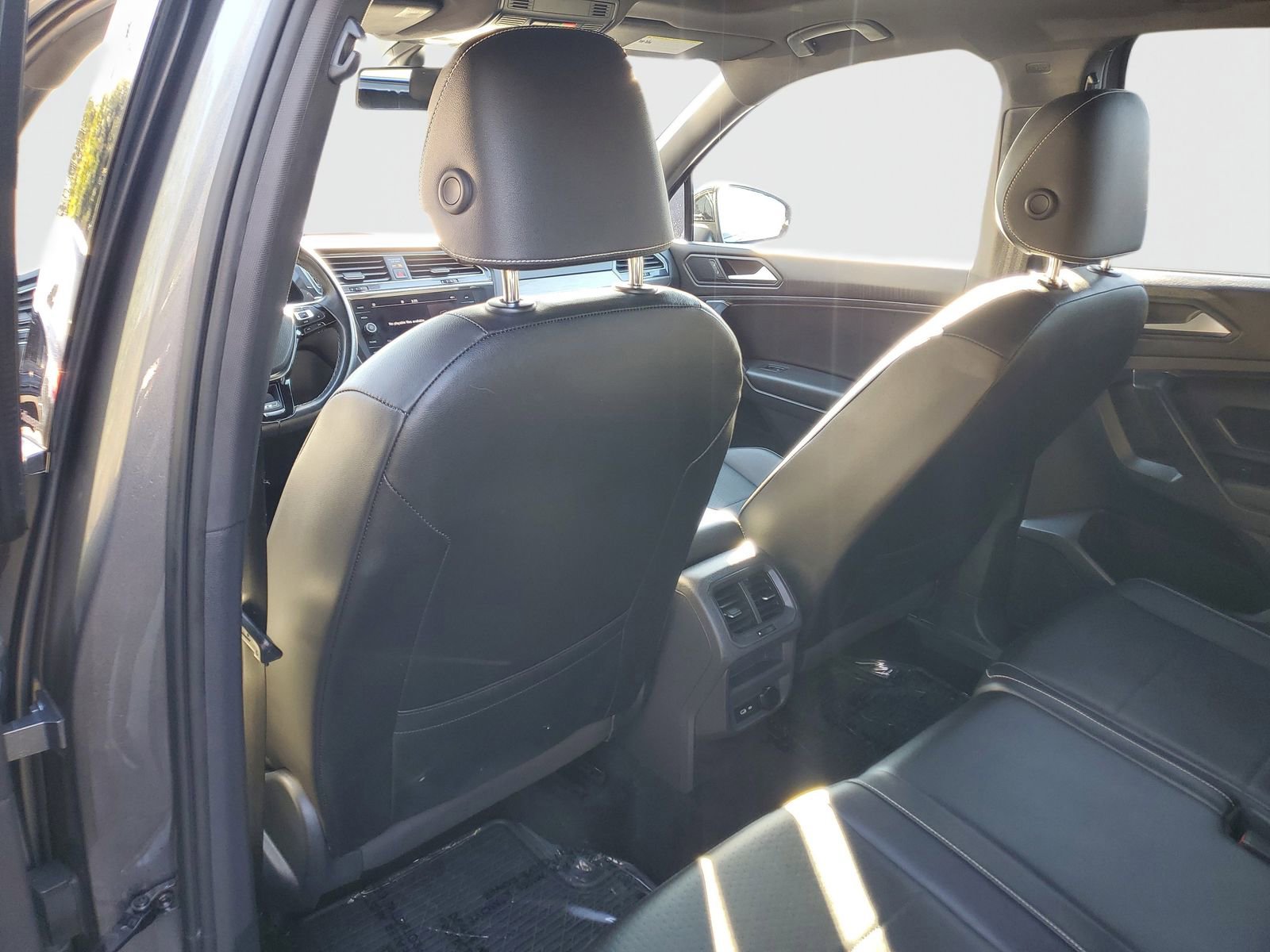 Used 2021 Volkswagen Tiguan SE R-Line image 12