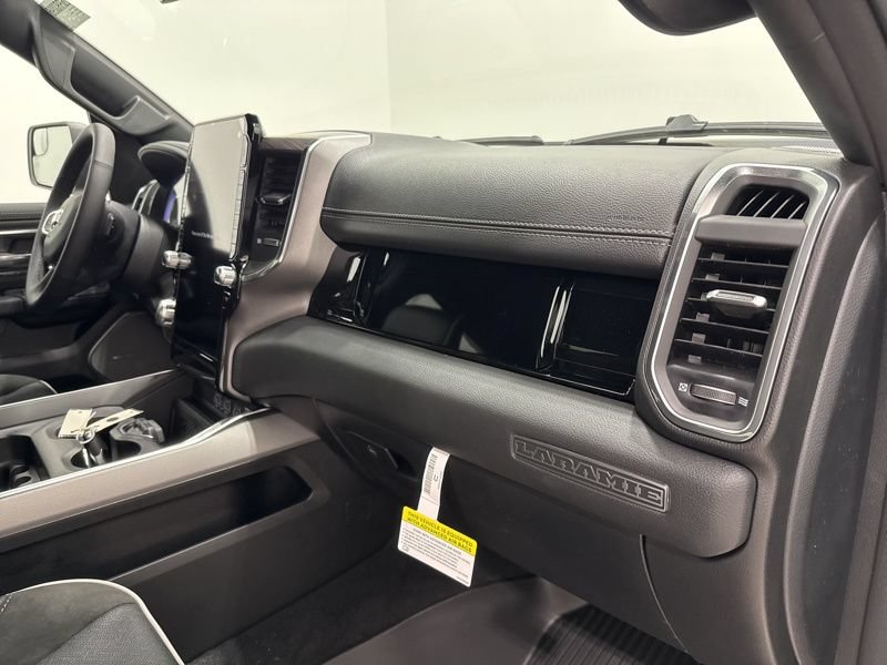 New 2026 RAM 1500 Laramie AWD/4WD image 17
