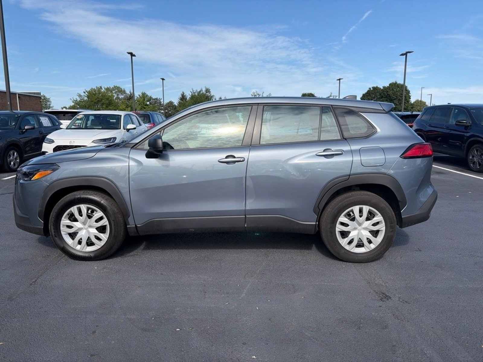 Used 2024 Toyota Corolla Cross L AWD/4WD image 9