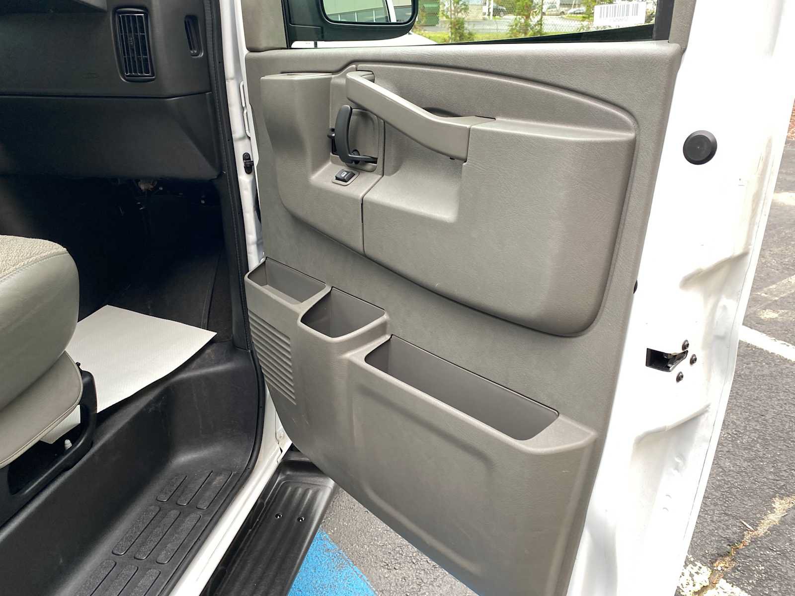 Used 2025 Chevrolet Express 3500 LT w/ LT Preferred Equipment Group RWD image 30