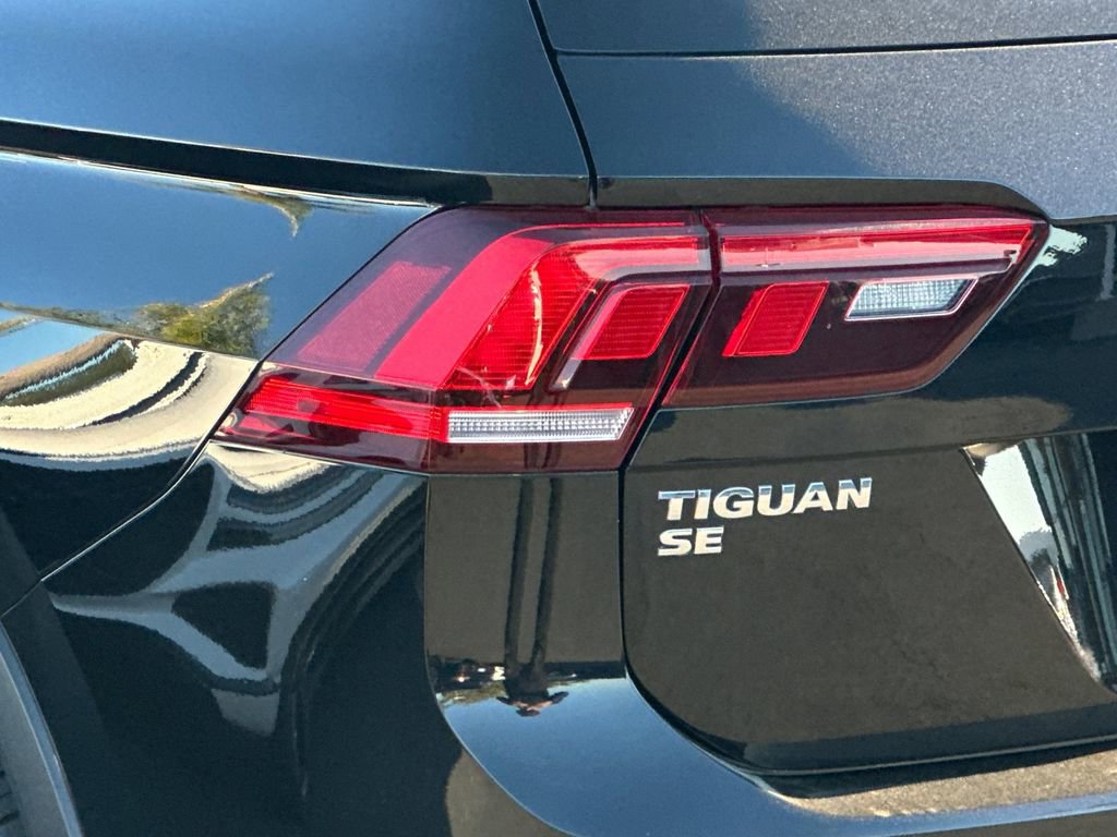 Used 2021 Volkswagen Tiguan SE R-Line image 27