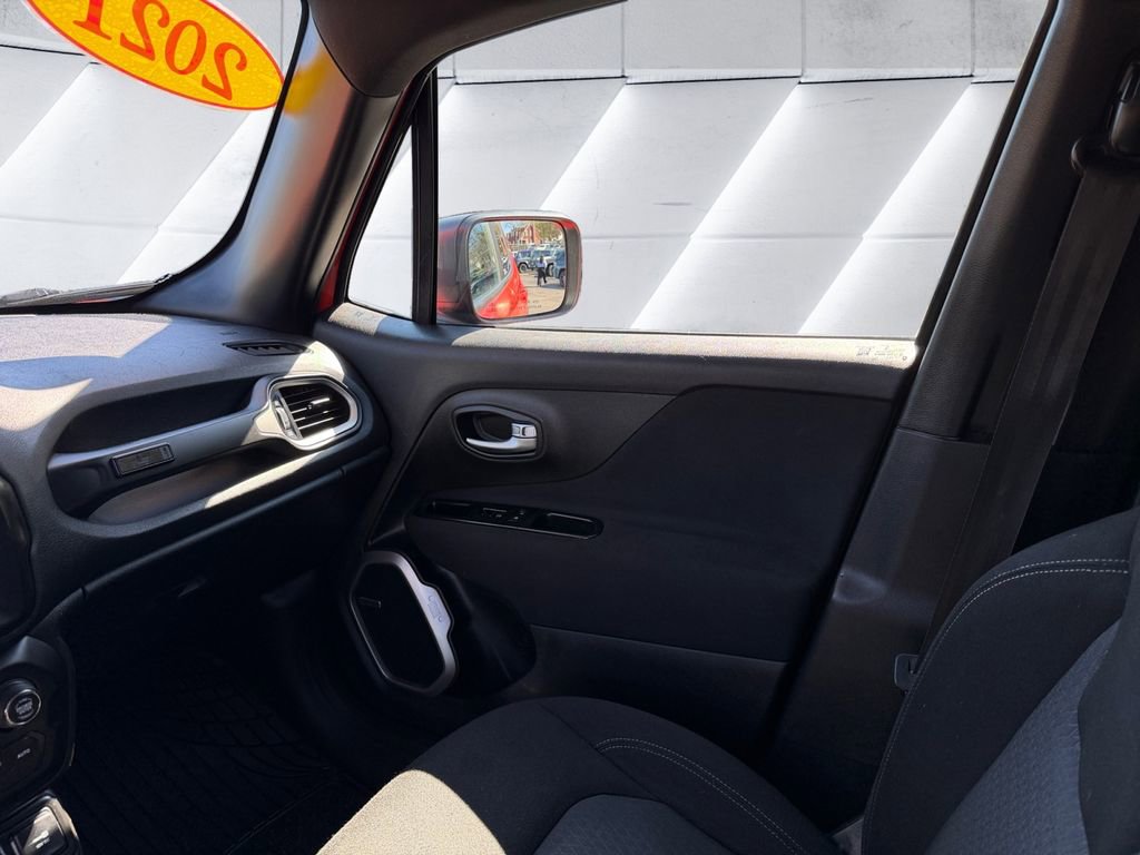 Certified 2021 Jeep Renegade Latitude w/ Sun & Sound Group AWD/4WD image 10