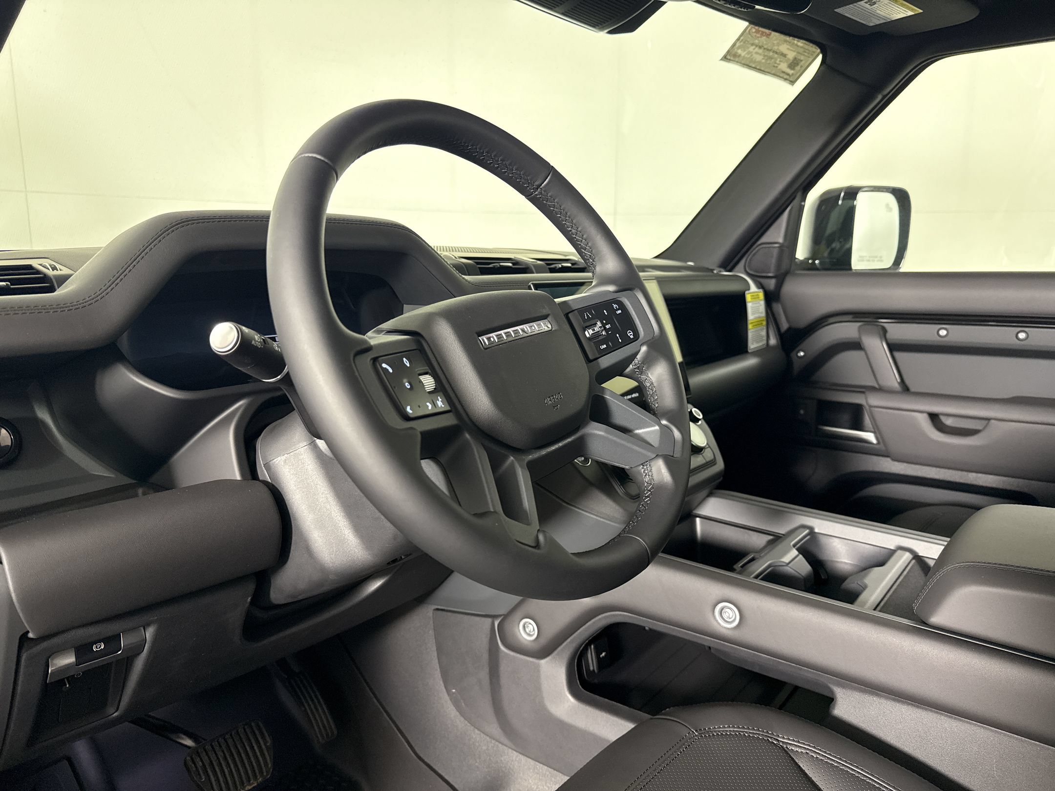New 2026 Land Rover Defender 130 X-Dynamic SE AWD/4WD image 4