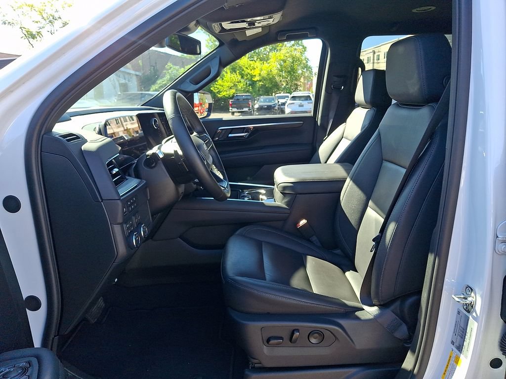 Used 2026 Chevrolet Suburban LT w/ Comfort Package AWD/4WD image 15