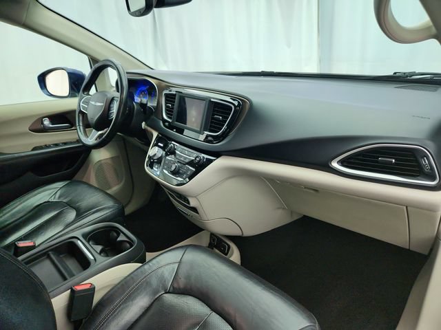 Used 2019 Chrysler Pacifica Touring-L FWD image 25
