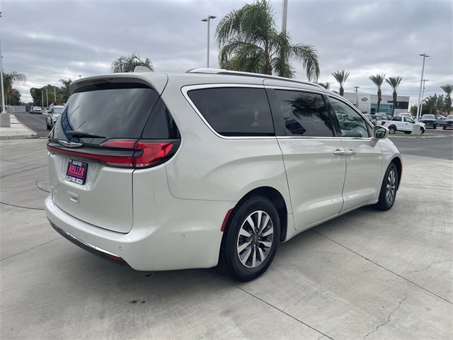 Used 2021 Chrysler Pacifica Touring-L w/ Premium & Safety Sphere Group image 8