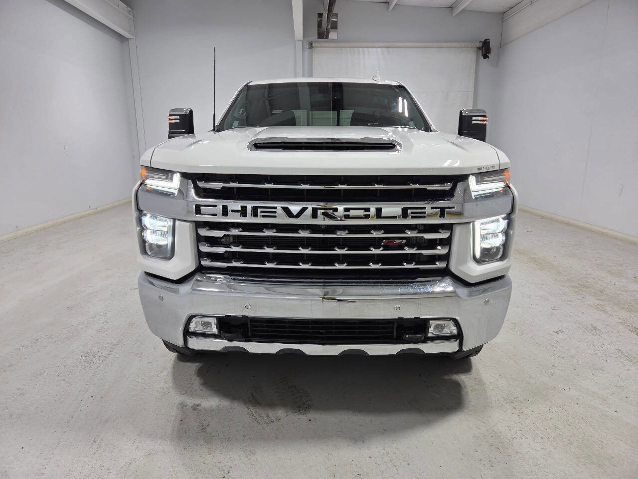 Used 2023 Chevrolet Silverado 2500 LTZ w/ LTZ Plus Package AWD/4WD image 2