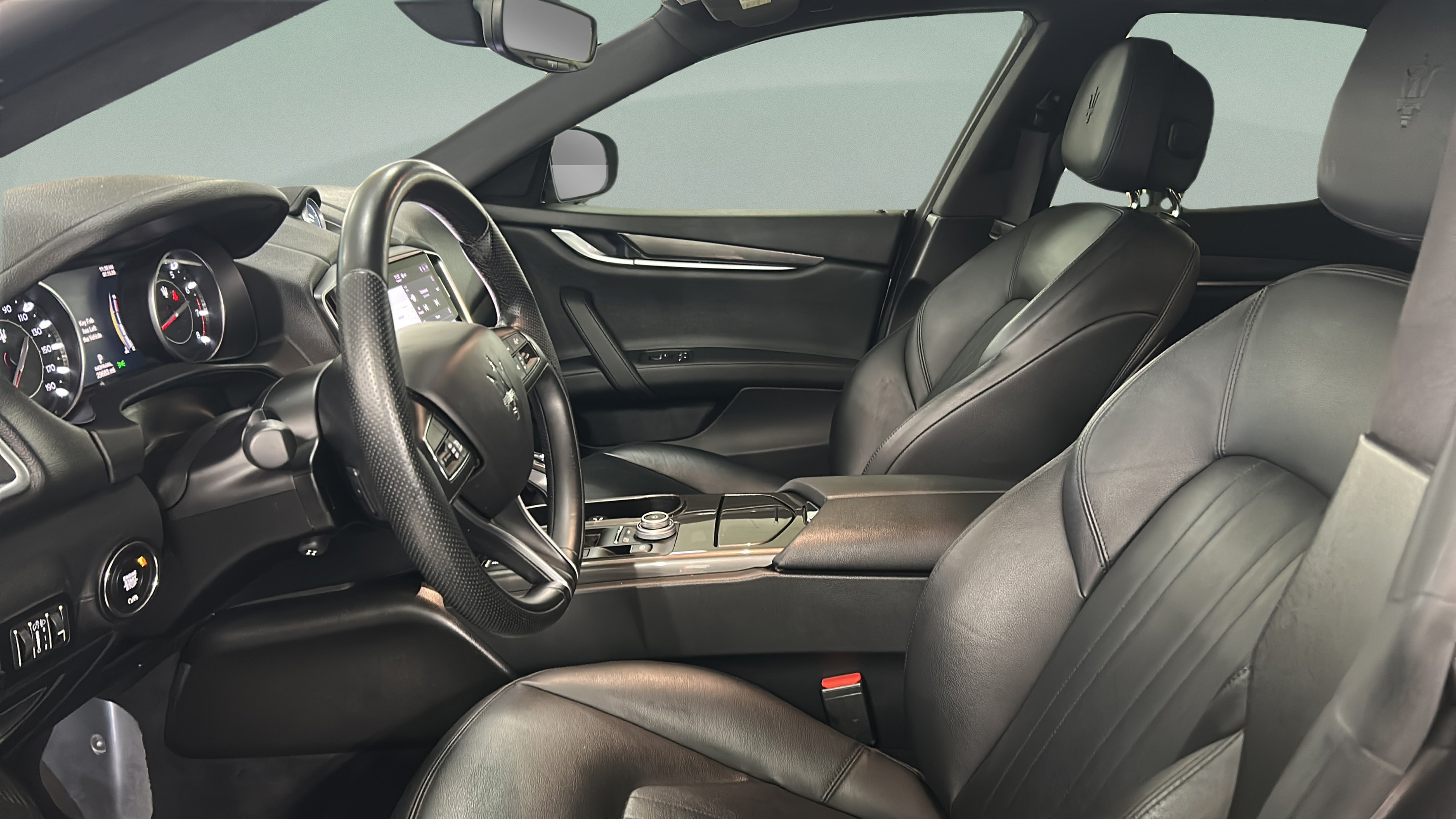 Used 2021 Maserati Ghibli RWD image 12