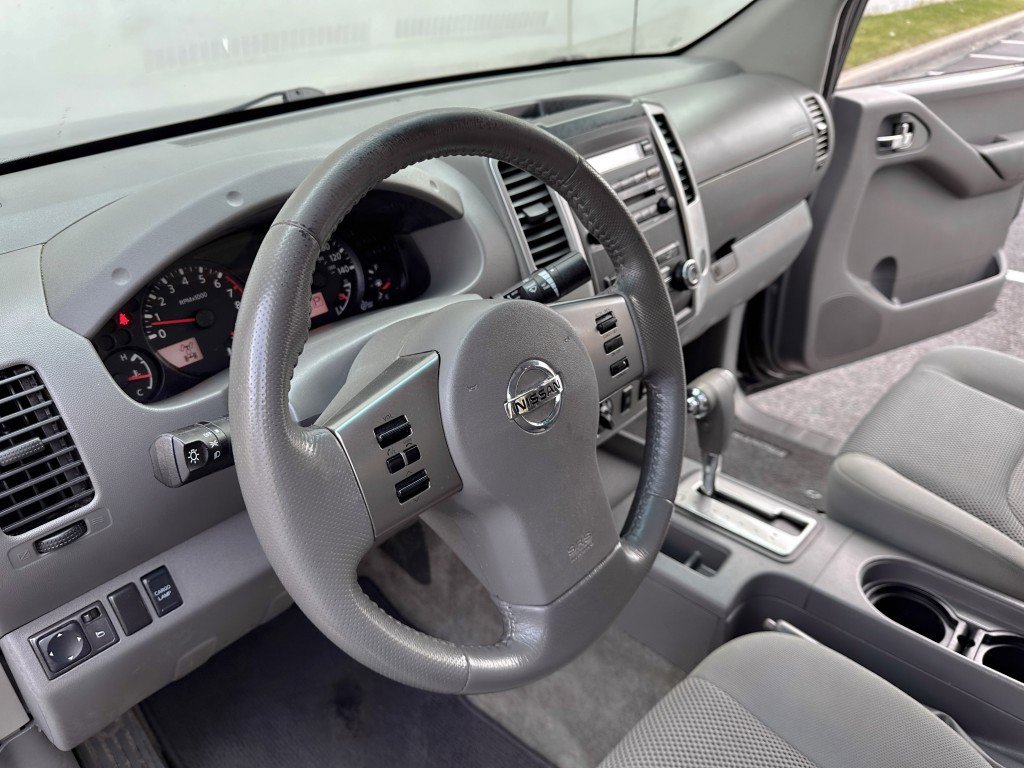 Used 2011 Nissan Frontier SV w/ SV Premium Utility Pkg AWD/4WD image 20