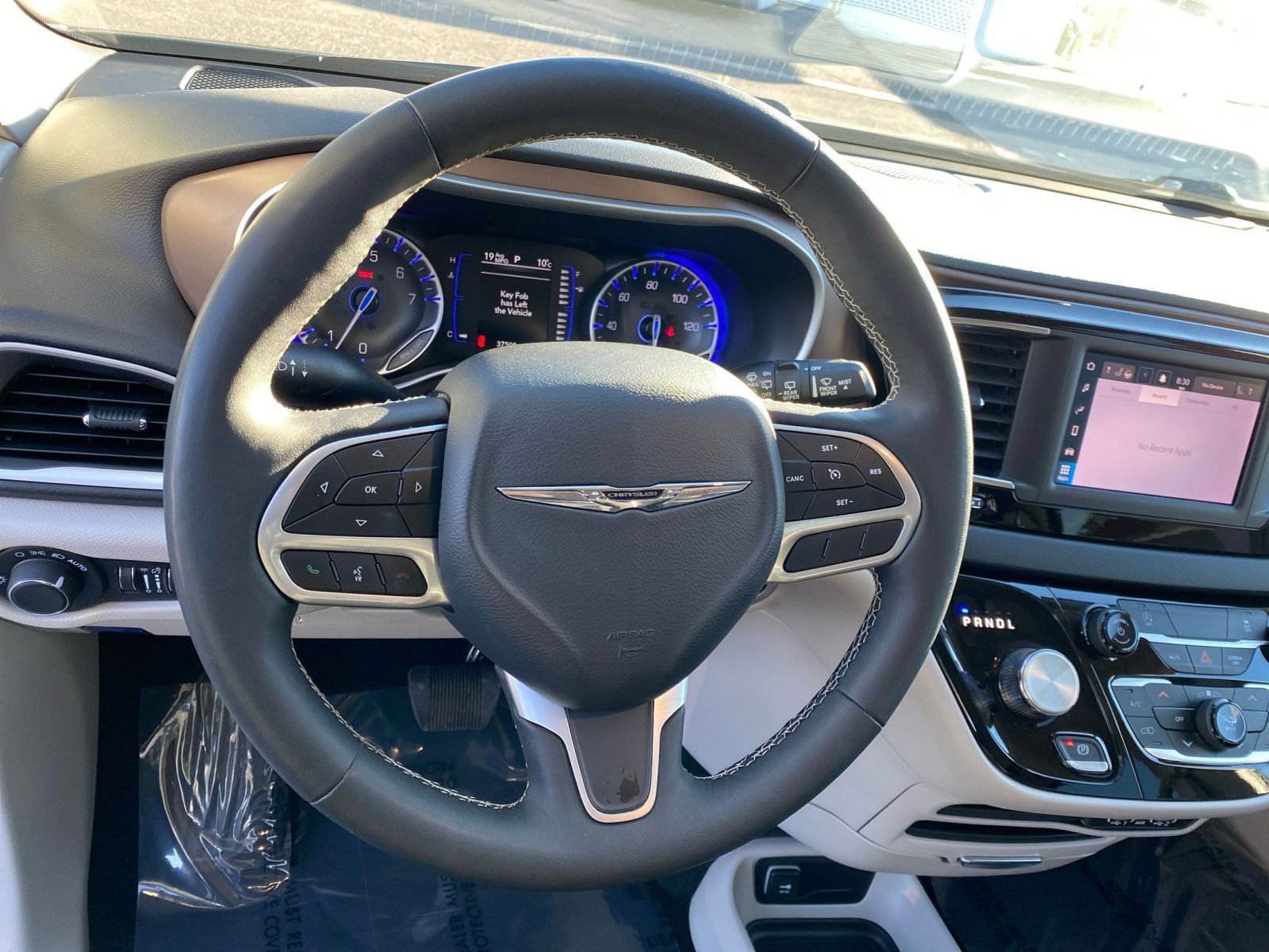 Used 2024 Chrysler Voyager LX image 29