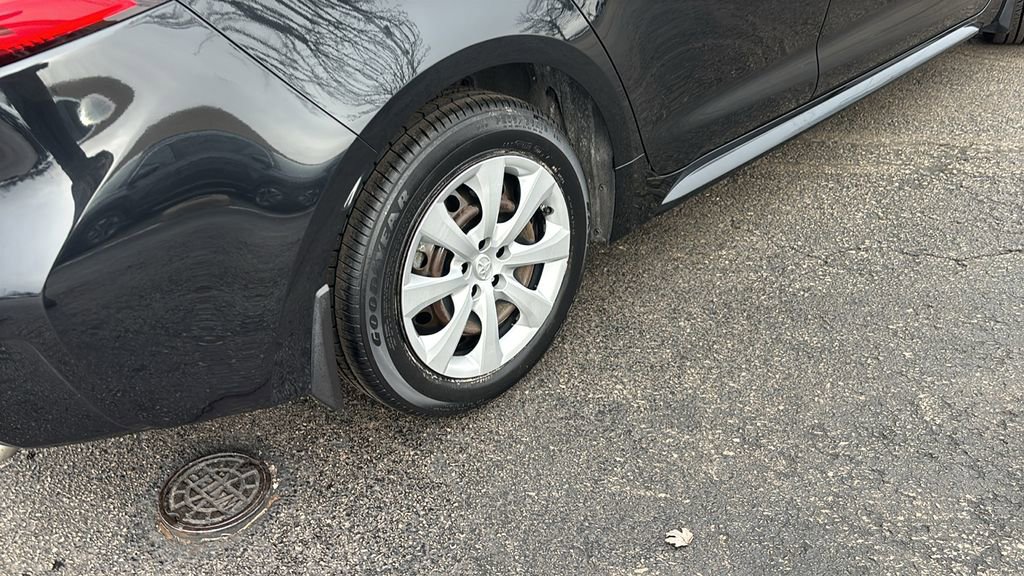 Used 2021 Toyota Corolla LE image 8