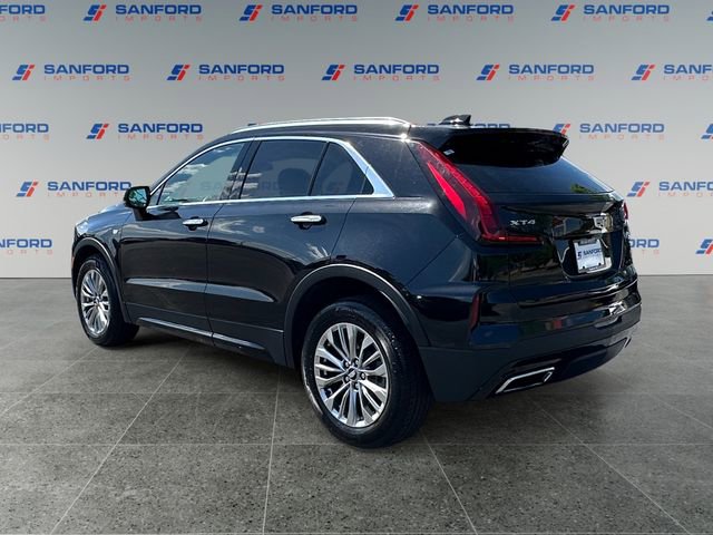 Used 2024 Cadillac XT4 Premium Luxury image 3