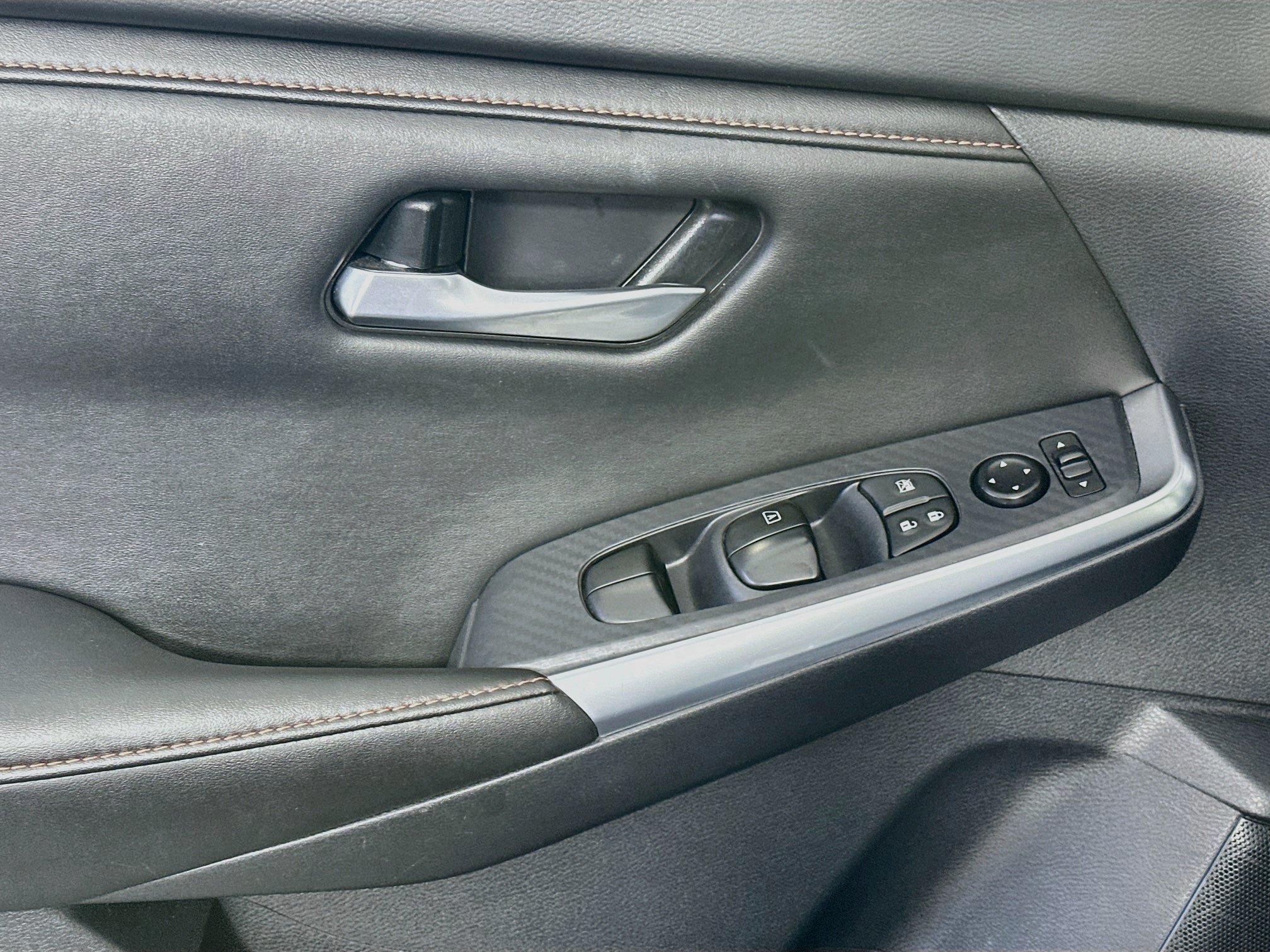 Used 2025 Nissan Sentra SR FWD image 15