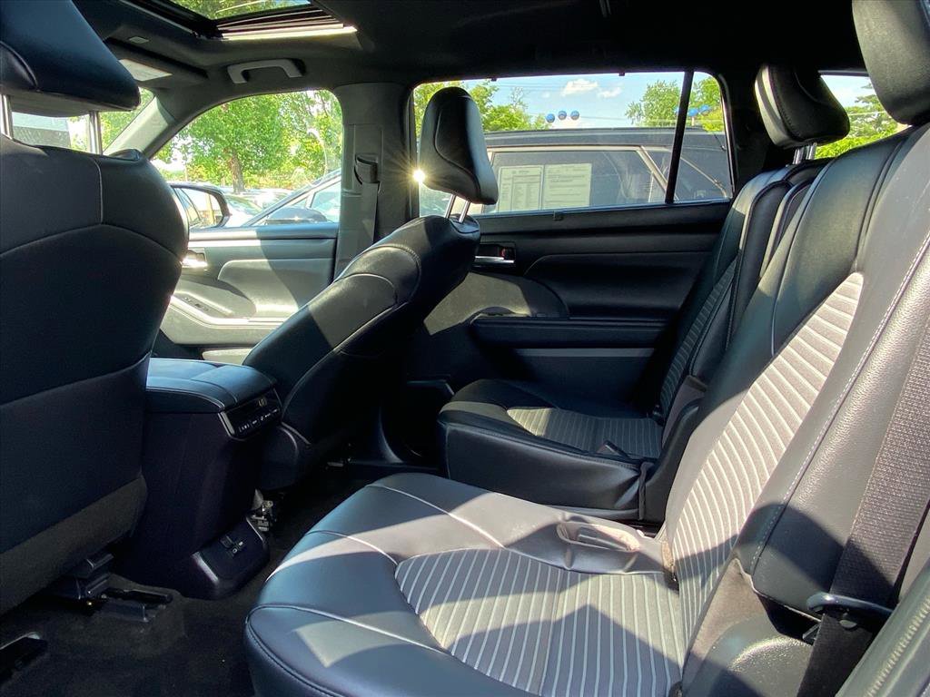 Used 2023 Toyota Highlander XSE AWD/4WD image 19