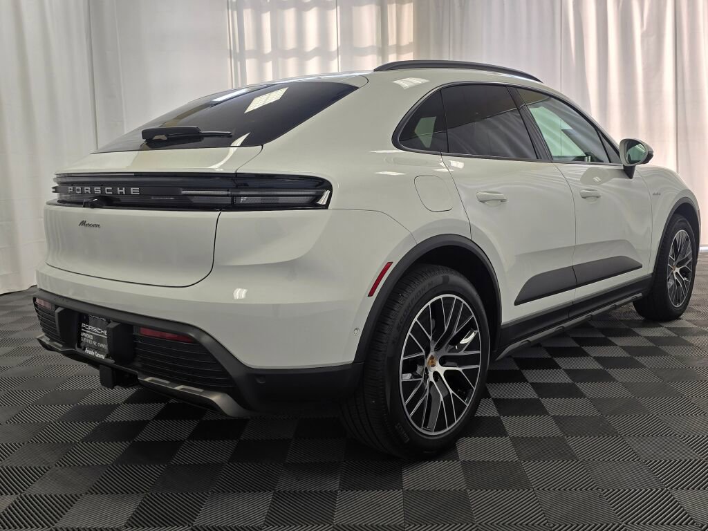 Certified 2025 Porsche Macan Electric image 7