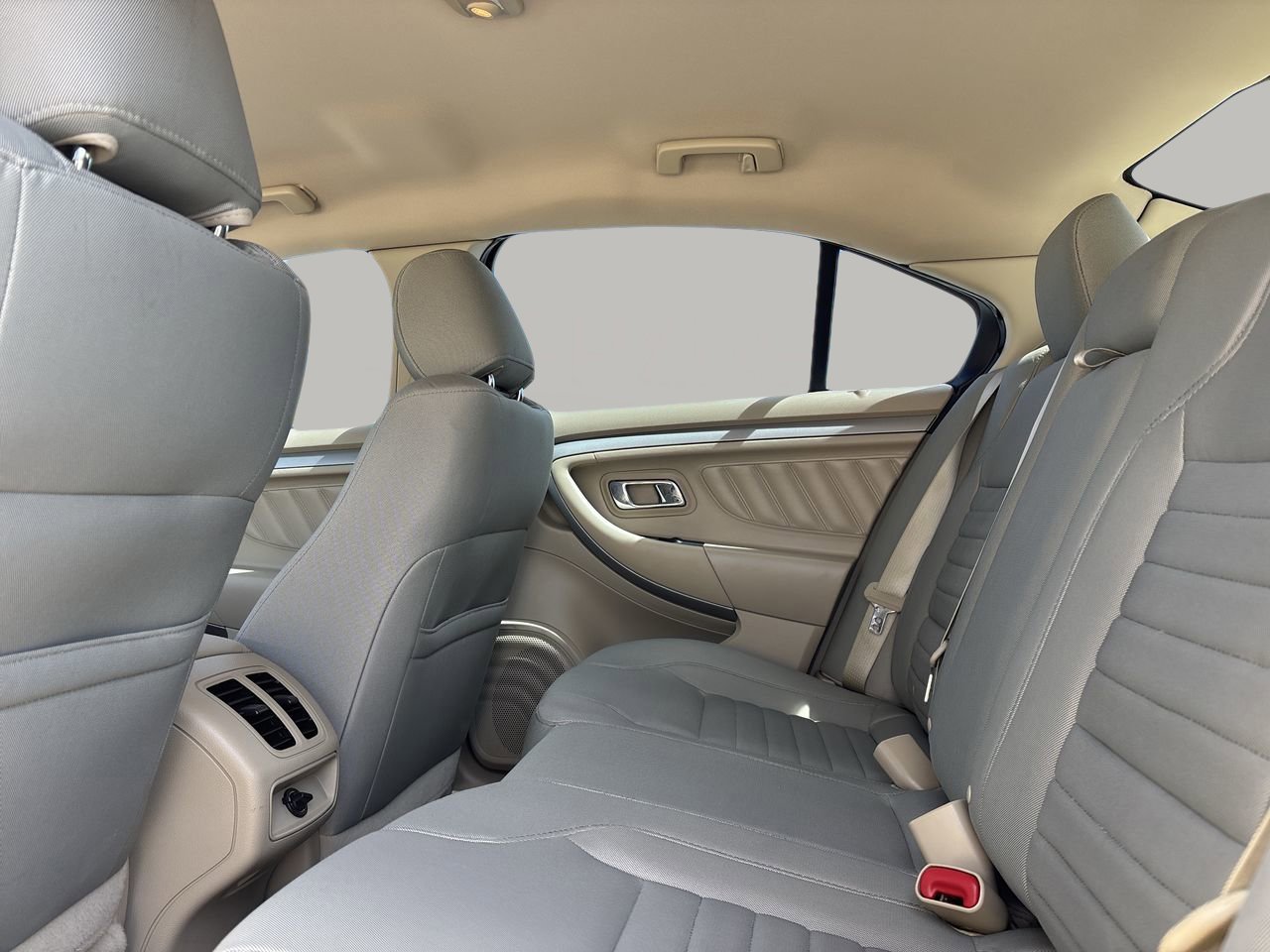 Used 2019 Ford Taurus SE image 16