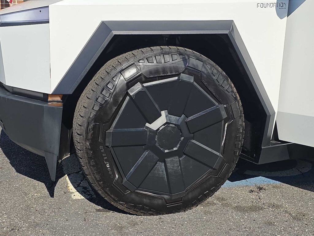 Used 2024 Tesla Cybertruck AWD Crew Cab image 25