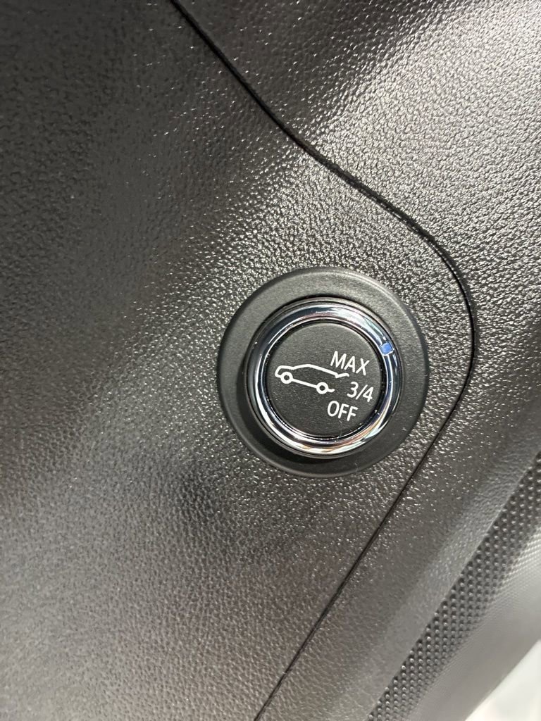 Used 2021 GMC Acadia SLE w/ Driver Convenience Package image 18