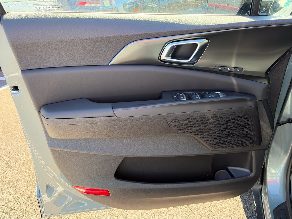 New 2027 Kia Carnival EX FWD image 17